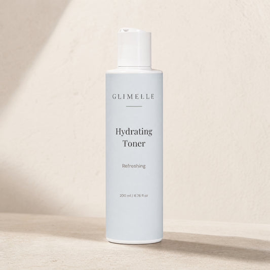 Hydrating Toner mit Rosenwasser und Hyaluronsäure für ein frisches Hautgefühl – Glimelle.